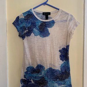 INC International Concepts White T-Shirt with Blue Flowers Small